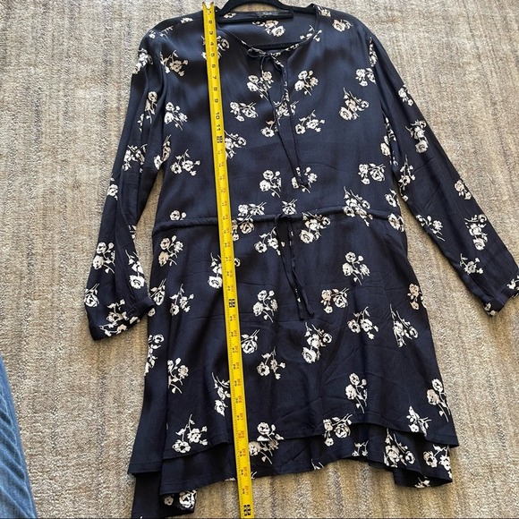 Rails Sonya Navy White Floral Mini Drawstring Waist Long Sleeve Dress Medium - Picture 9 of 9